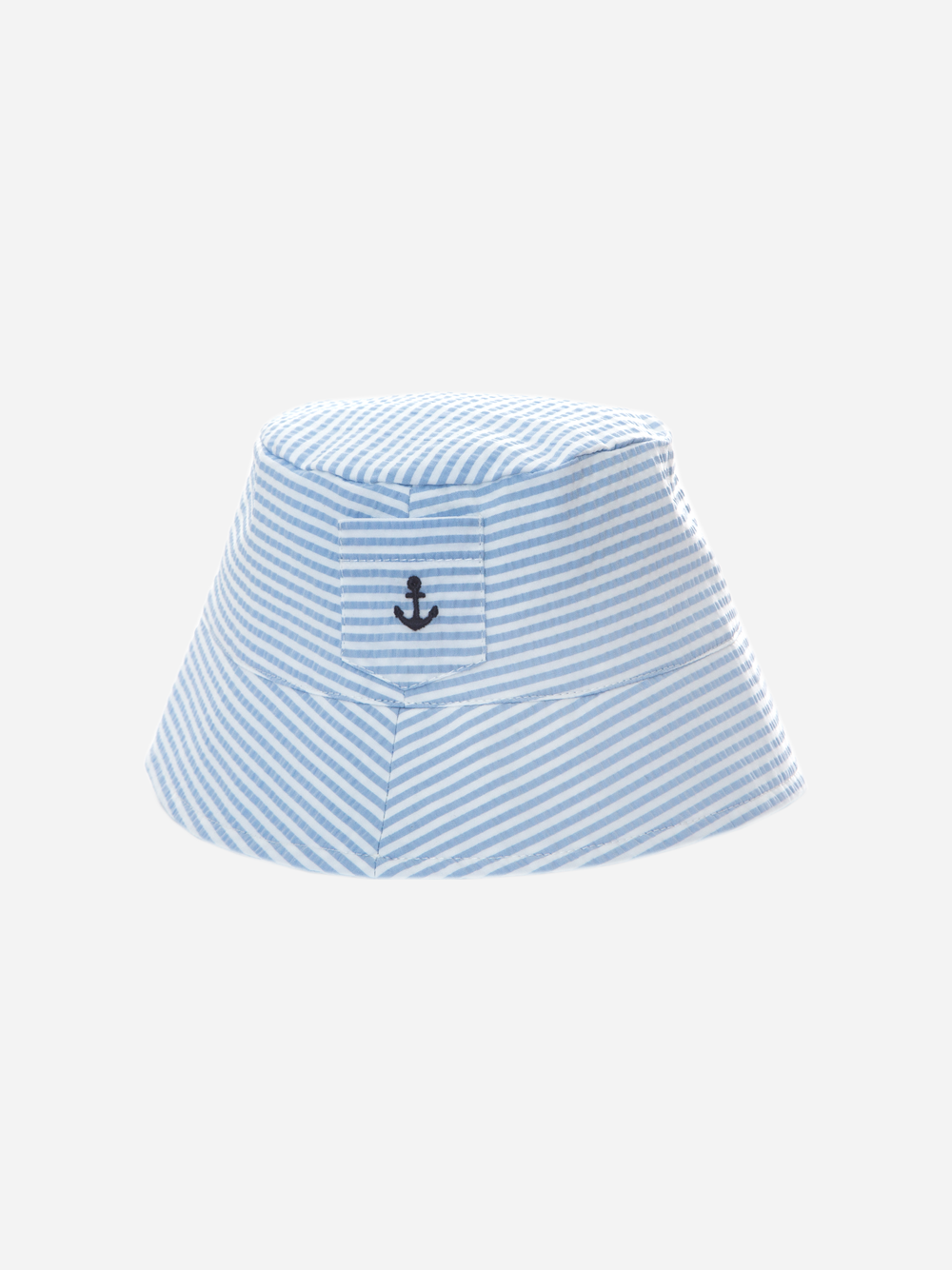Chapéu de riscas brancas e azuis bordadas